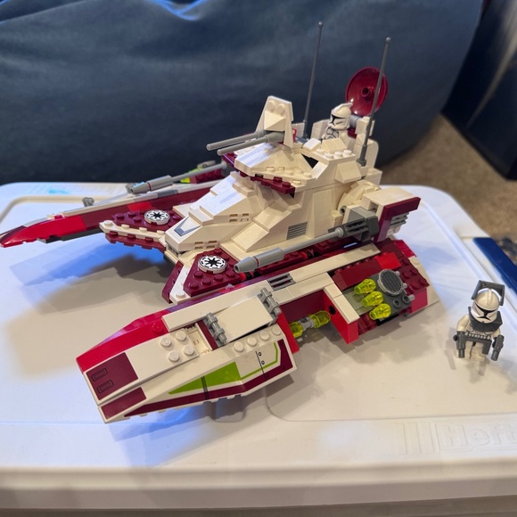 Lego Star Wars: Republic Fighter Tank (7679) - Picture 3 of 9